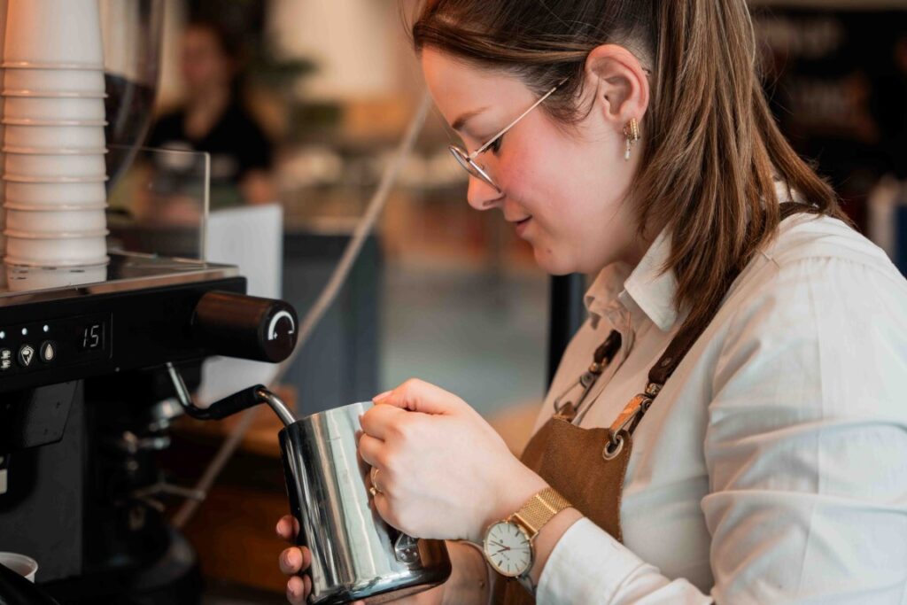 Vrouwelijke barista inhuren - Bar Company