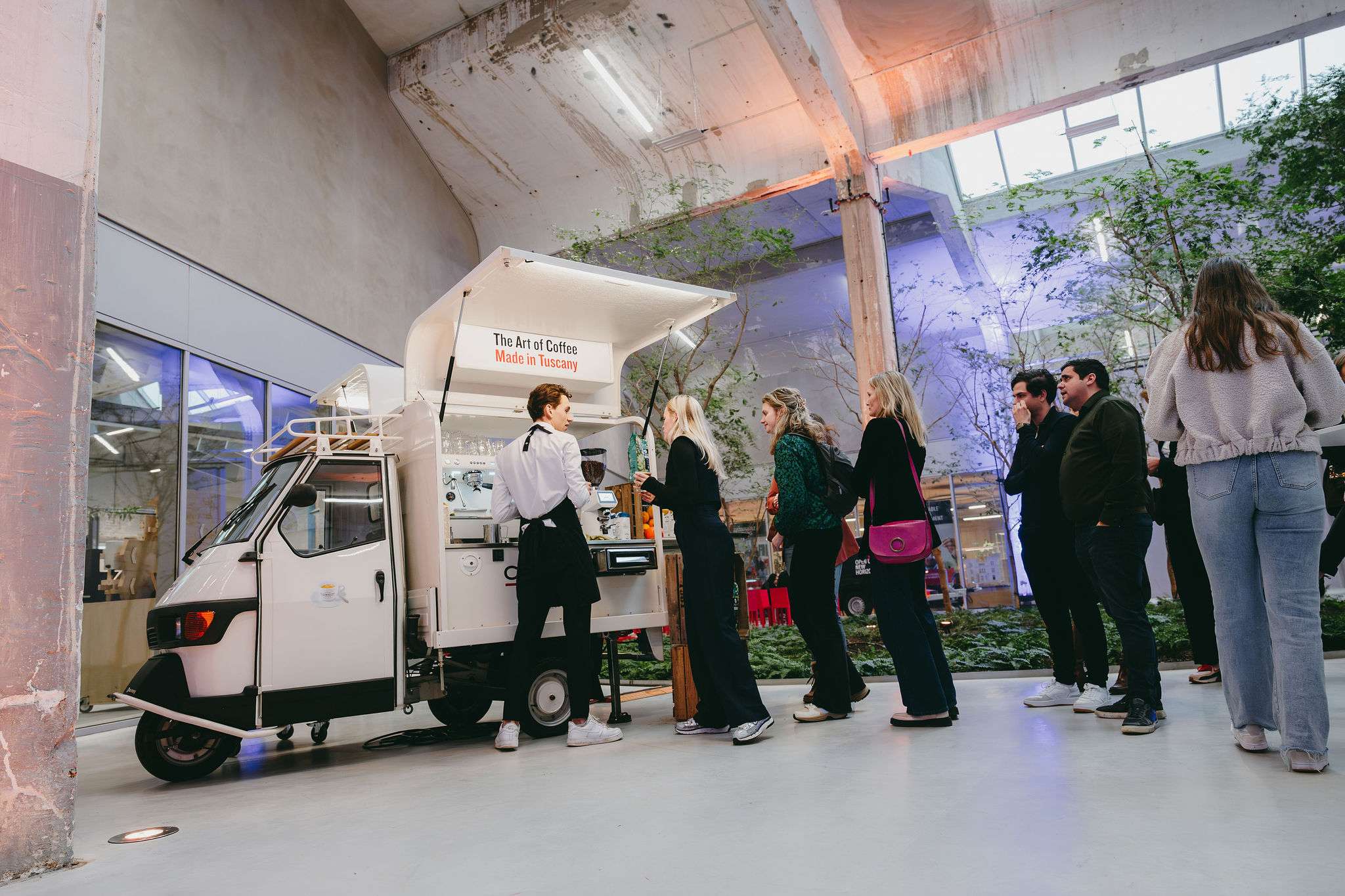 Witte Piaggio huren als koffie bar op jouw locatie of evenement | Bar Company