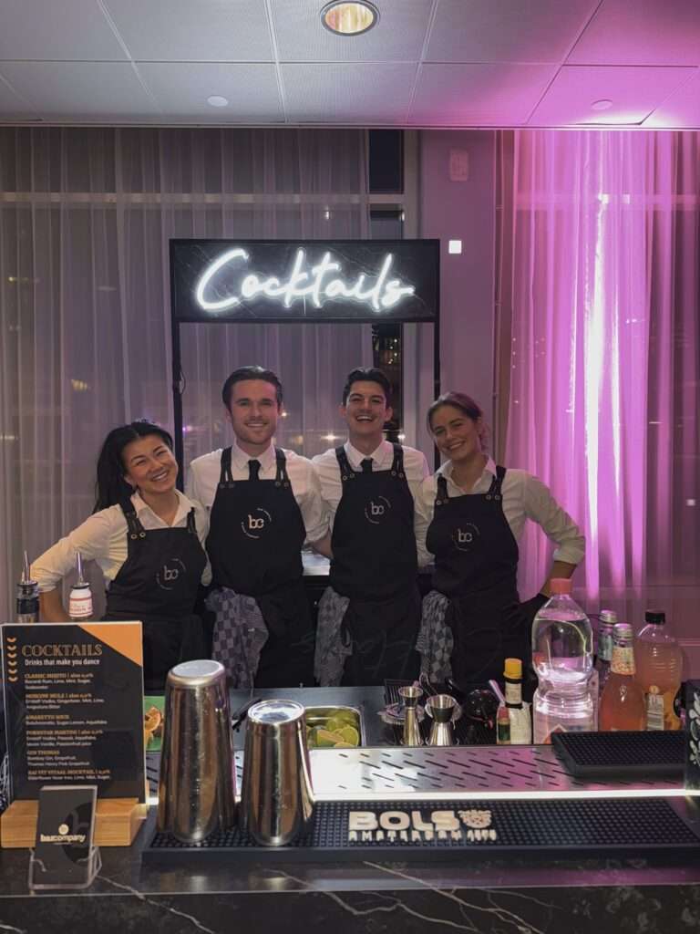 Cocktailshakers bij cocktailbar