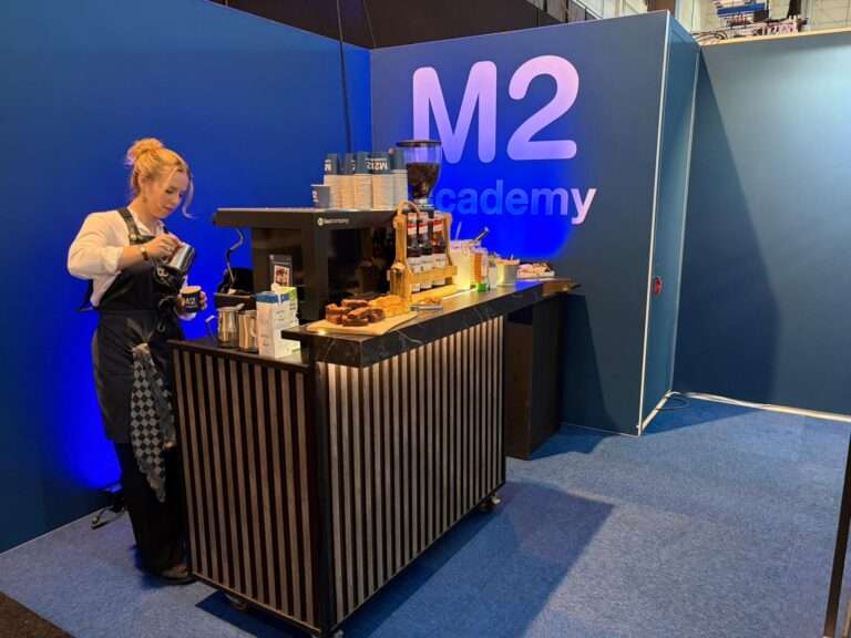 Klantcase: koffiebar met barista op de DentalExpo voor M2 Academy