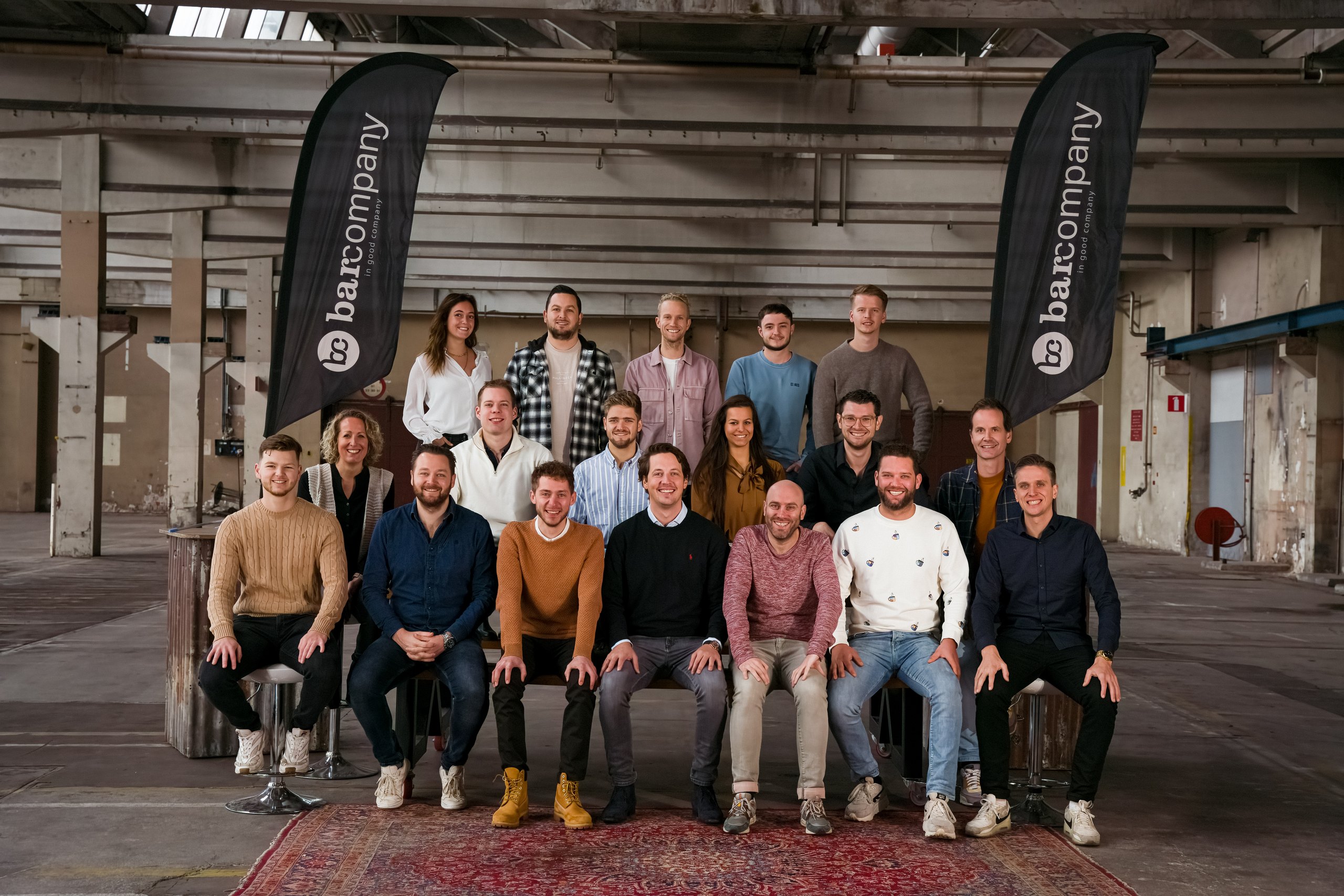 Het team van Bar Company in de bedrijfshal in Nijmegen